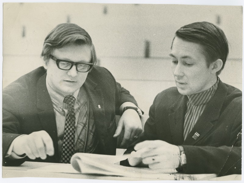 ELKNÜ XV kongressi delegaadid, ehitusteaduskonna IV kursuse üliõpilane Mart Keek (vasakul) ja elektrotehnika teaduskonna V kursuse üliõpilane Rein Erme, 1960.a., foto: V. Maask