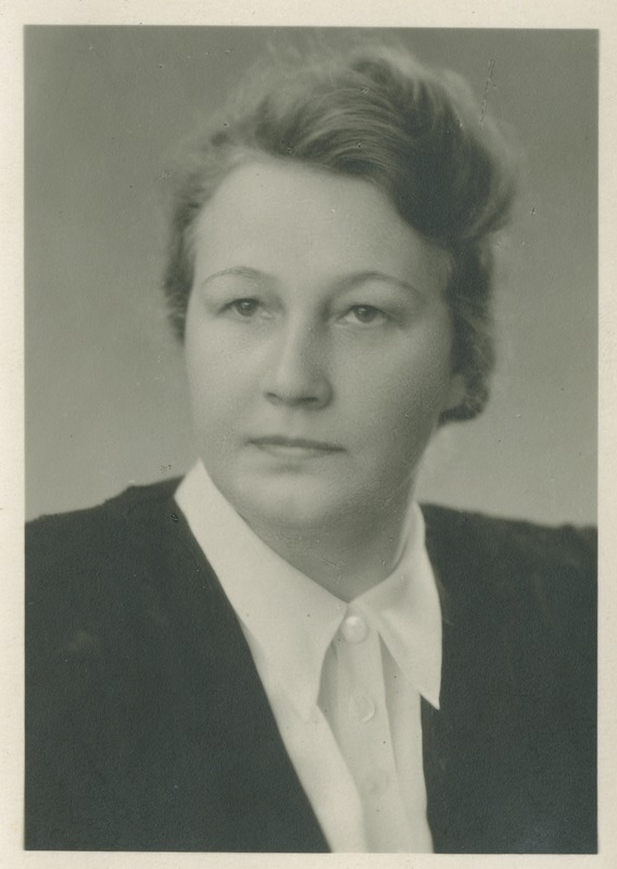 Liidia Lambakahar, TPI NLKP ajaloo kateedri vanemõpetaja, portree, 1952.a.