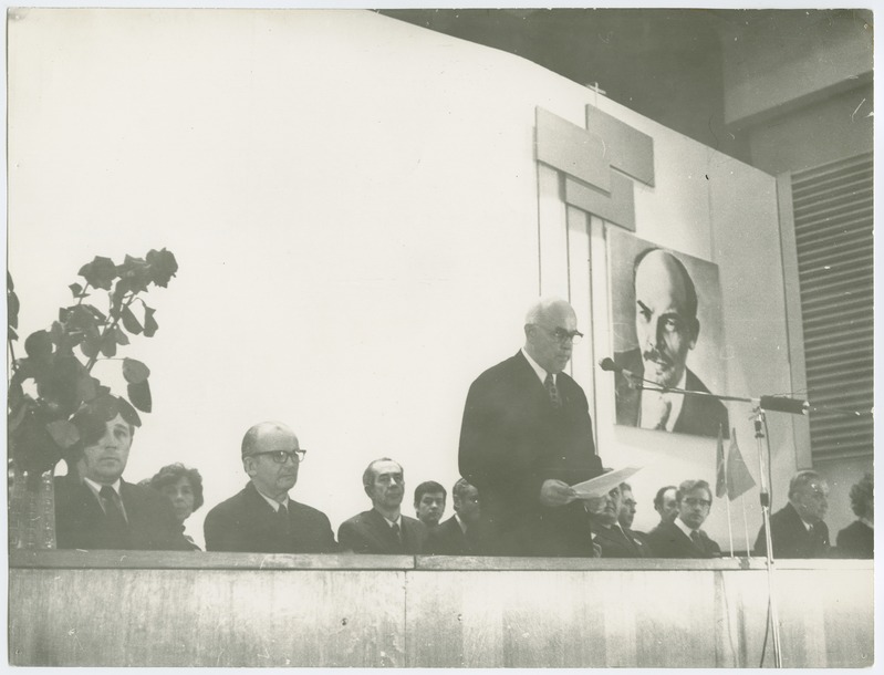 XX üliõpilaste teaduslik-tehnilise konverentsi pidulik avamine, presiidiumi laua taga vasakult I rida: R. Ristlaan, H. Lepikson, rektor A. Aarna, 8.apr. 1974.a.