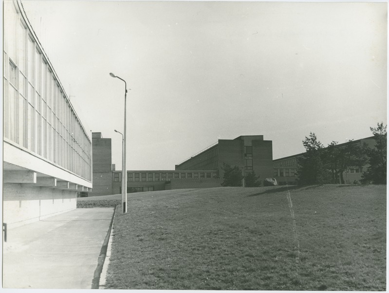 TPI Raamatukogu hoone küljelt ja õppekorpused, 1973.a.