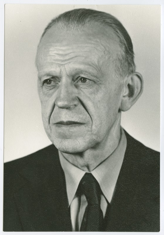 Verner Kikas, TPI ehitusteaduskonna dotsent, tehnikadoktor,ENSV teeneline teadlane, portree, 1976.a.