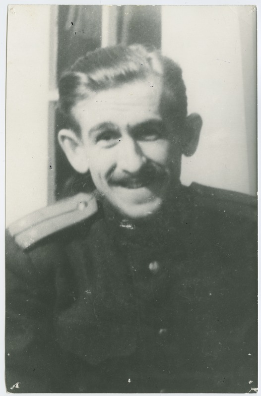 Leitnant Hardi Tiidus Suure Isamaasõja päevil, portree 1945.a.