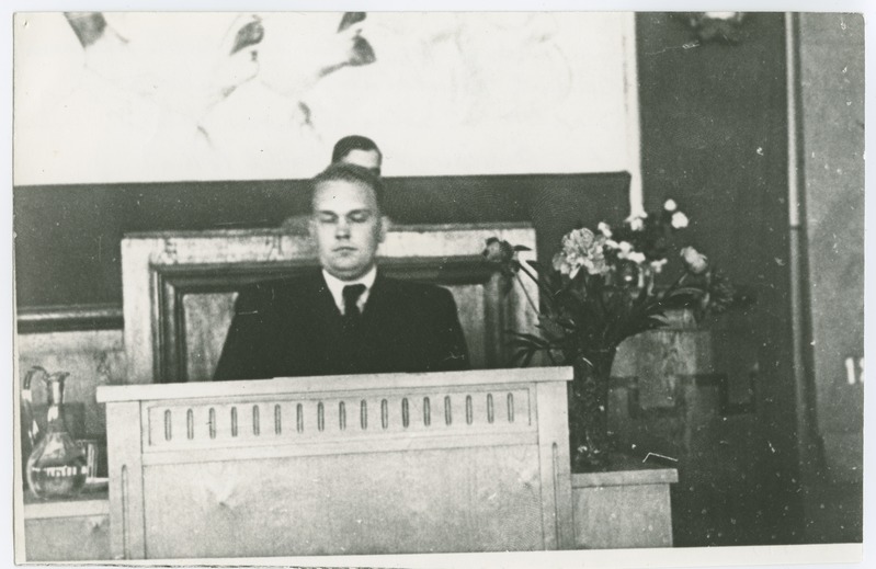 Enno Siirde kaitsmas (esimesena ENSV-s) TPI teadusliku nõukogu ees tehniliste teaduste kandidaadi kraadi teemal "Rektifikatsiooni astme sõltuvus kolonni konstruktsioonist ja töörežiimist", 1.juuli 1946.a.