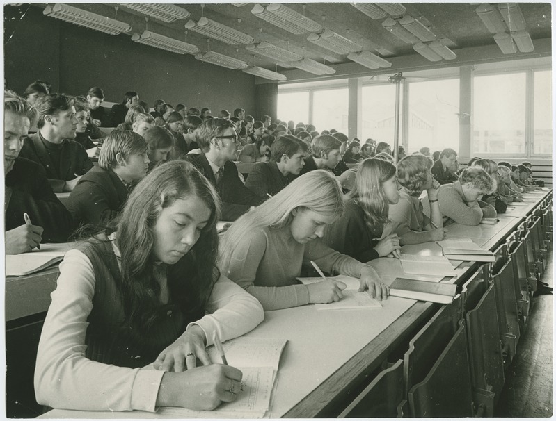Keemia loeng TPI uues auditooriumis Mustamäel, 1970.-ndad a.