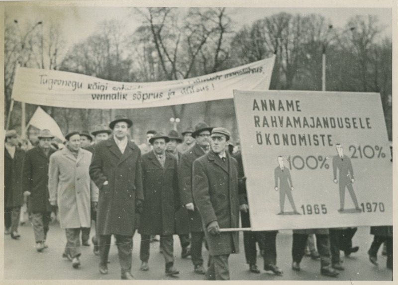 TPI majandusteaduskond 1.mai demonstratsioonil, 1970.a.