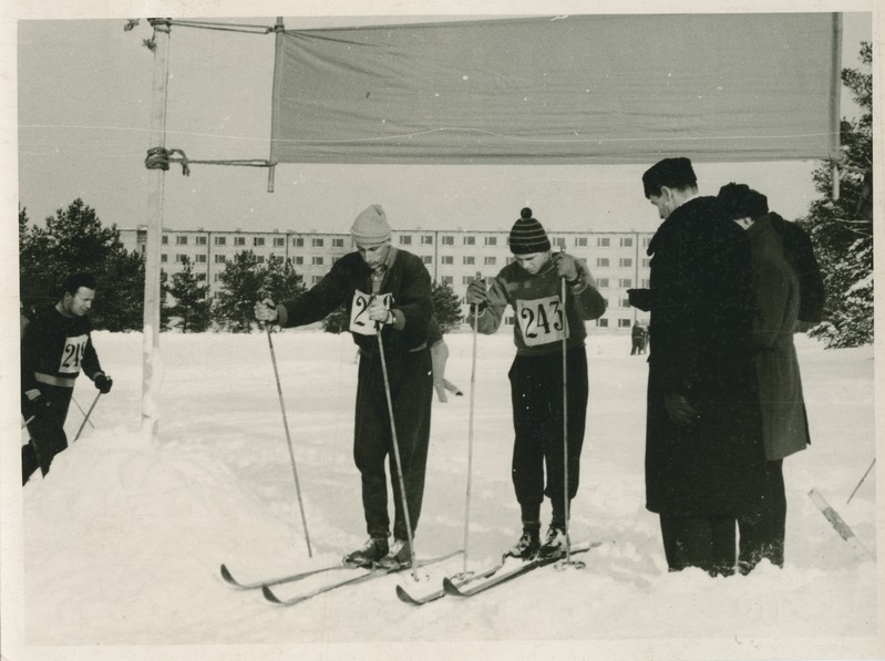 TPI suusavõistlused Mustamäel, aega mõõdab J. Dudkin, 1965.-1966.a.