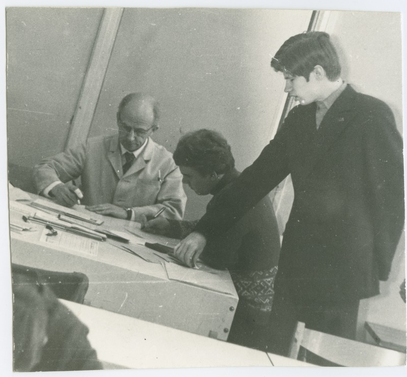 TPI matemaatika kateedri dotsent A. Garšnek eksamit vastu võtmas, 1974.-1975.a.