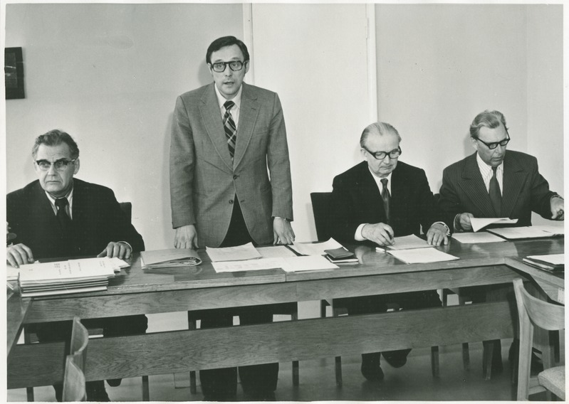TPI nõukogu koosolek, laua taga vasakult: prof. H. Tiismus, rektor B. Tamm, prof. H. Lepikson, haldusprorektor H. Eesmaa, 1978