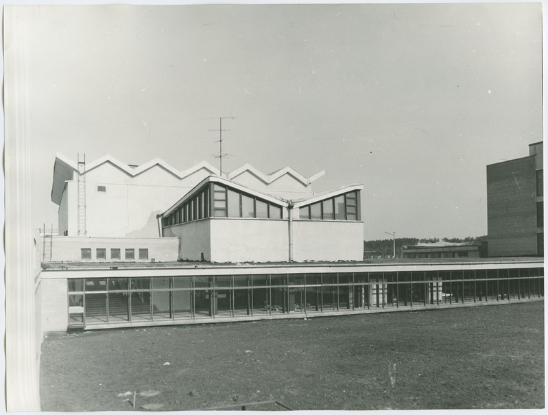 TPI peahoone fuajeeosa väljast siseõue poolt, 1974.a.