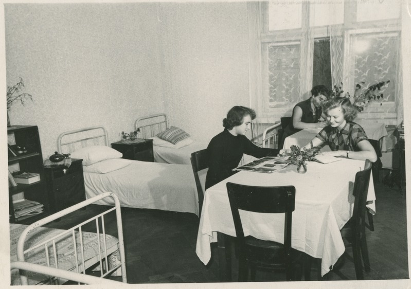 TPI ühiselamu tuba, naistudengid, 1950.-ndad a.
