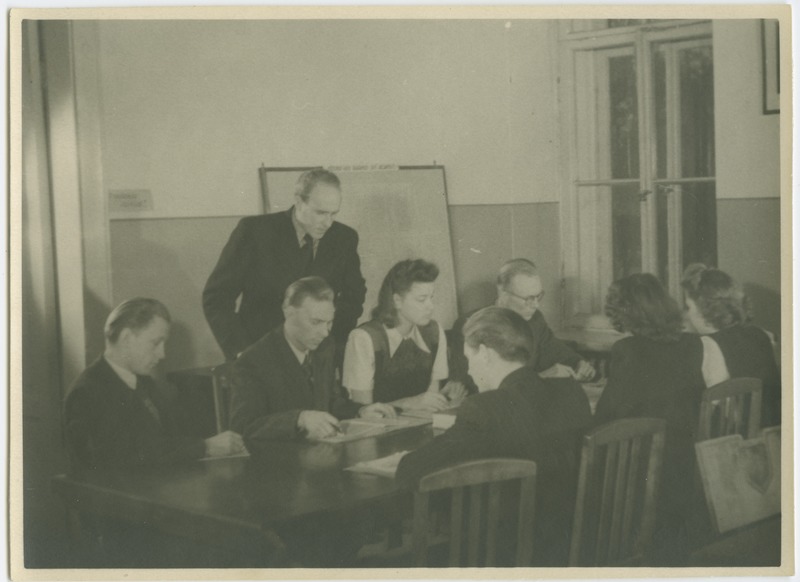 TPI majandusteaduskonna dotsent Arkadi Rannes eksamit vastu võtmas, 1946.-1948.a.
