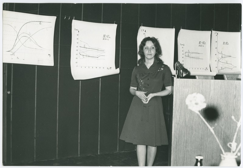 TPI keemiateaduskonna diplomand diplomiprojekti kaitsmas, 1983.a.