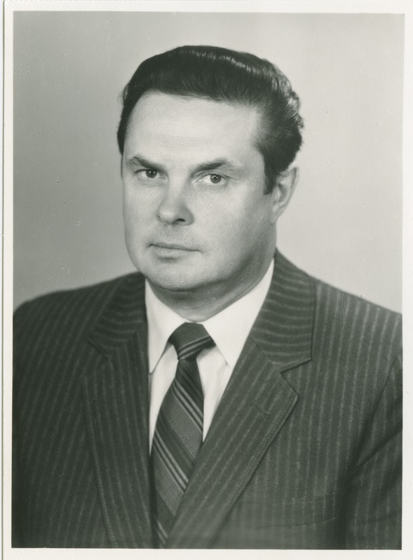 Aimar Halling, TPI teenindusökonoomika kateedri dotsent, tehnikakandidaat, ENSV teeneline ratsionaliseerija, 1980.a.?