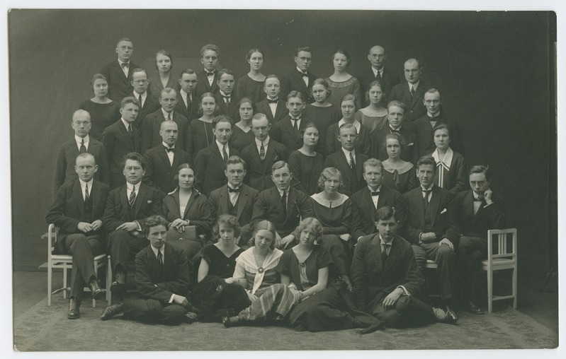 Üliõpilasselts "Veljesto" koosviibimine, grupipilt, tagumises reas paremalt esimene A. Särev, 1930.-ndad a.