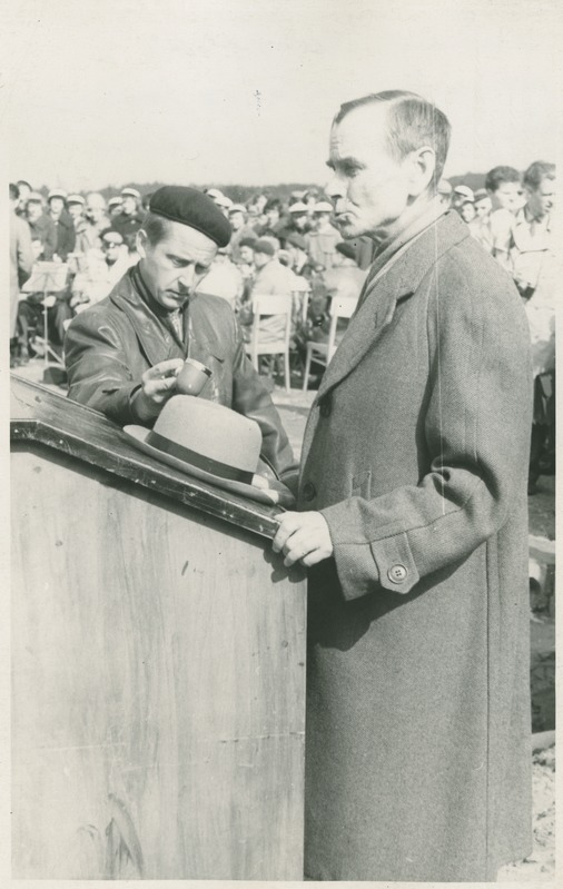 TPI uue hoonetekompleksi nurgakivi asetamise tseremoonia Mustamäel. Kõneleb füüsikaprofessor, endine TPI rektor A. Altma,  23. mai 1962.a.