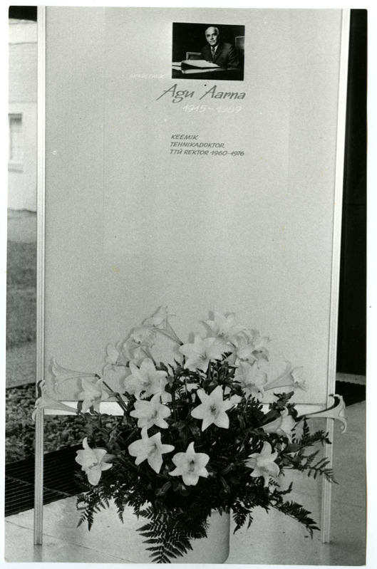 Agu Aarna isikunäituse stend, 1995.a.