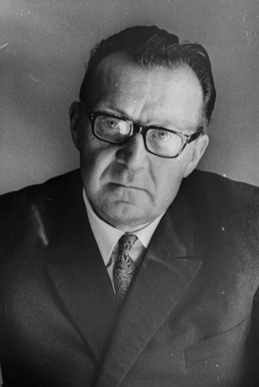 TPI dotsent Eduard SCHmidt (TPI õppeprorektor 1960.-ndatel a. ja ENSV Kõrgema ja Keskerihariduse minister 1971.-1972.a.), portree, 1970.-1971.a.
