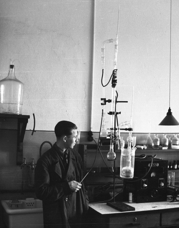 Töötaja Talliinna Tehnikaülikooli keemialaboris, 1938.-1939.a.