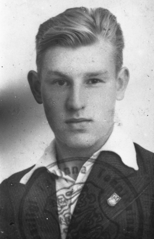 Tallinna Tehnikaülikooli üliõpilane Roman Ott (oli Suure Isamaasõja ajal Eesti Laskurkorpuse võitleja, hiljem TPI keemiateaduskonna dotsent), portree, 1940.a.