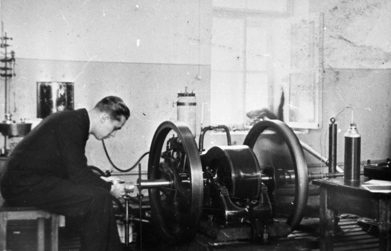 J. Tepandi soojustehnika laboratooriumis töötamas, 1946.-1947.a.