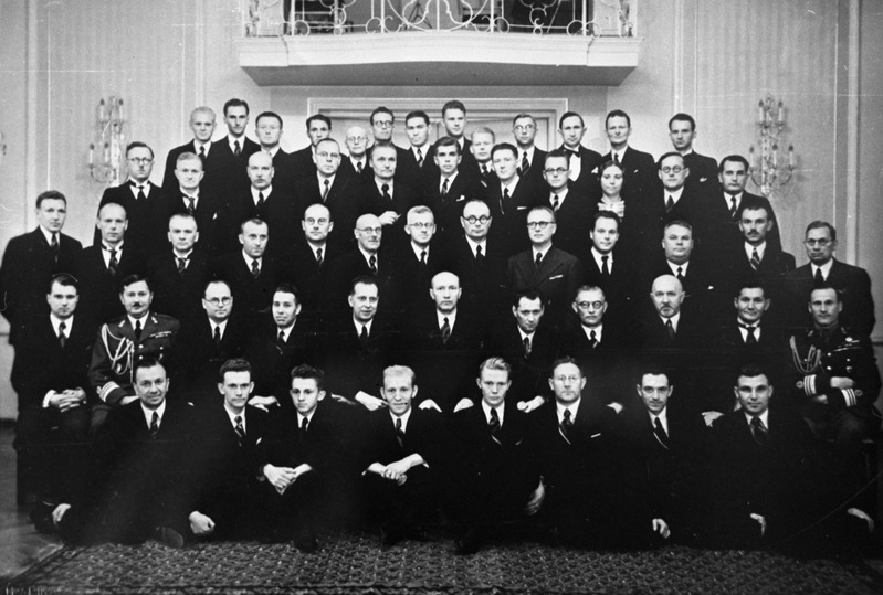 Tallinna Tehnikaülikooli õppejõudude 1. aastapäeva ballil  " Kuld Lõvis"  grupipilt, 1937.a.