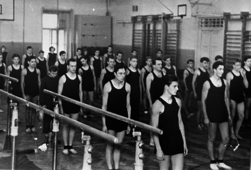 TPI üliõpilased Kopli peahoone võimlas, 1947.-1948.a.