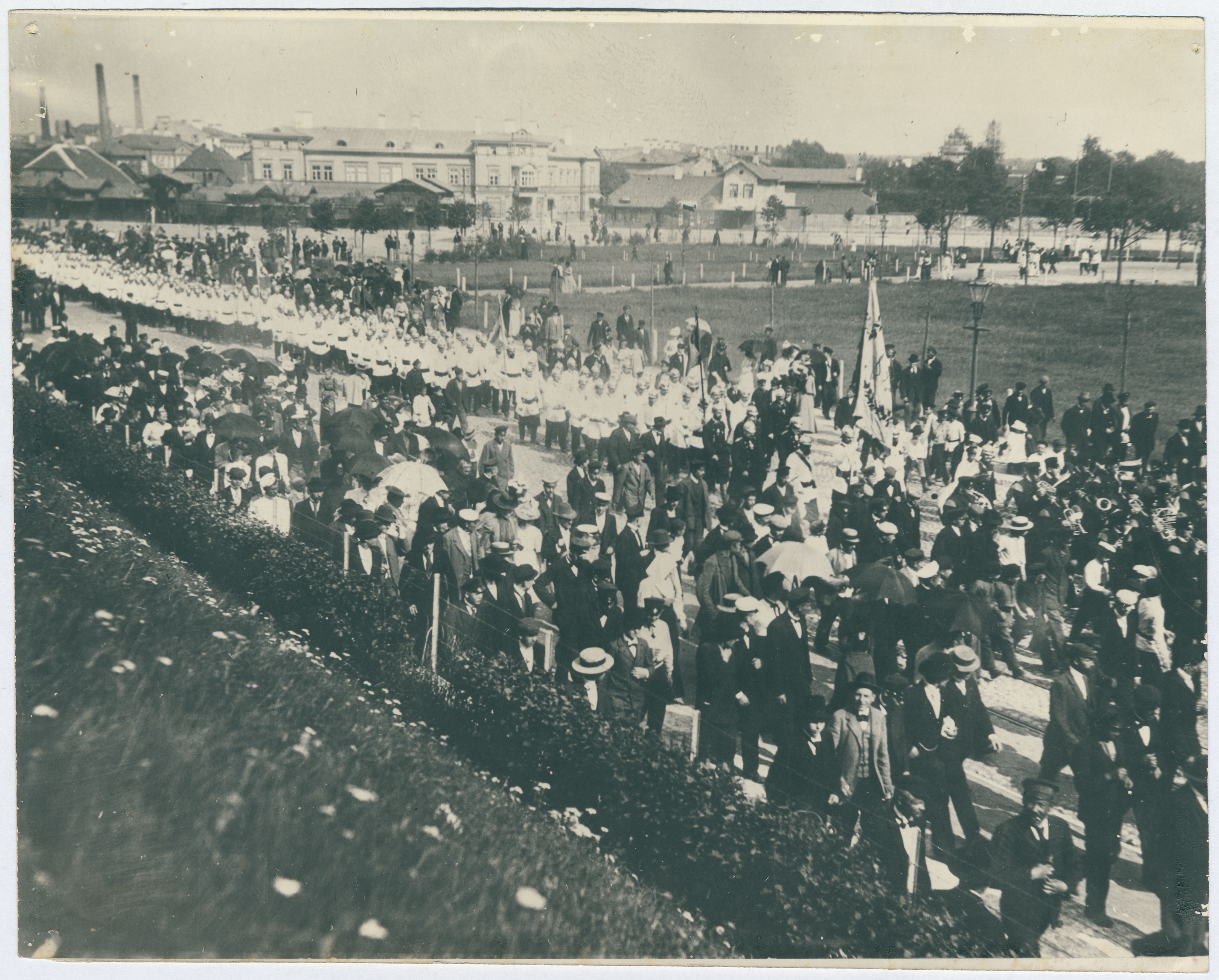 Tuletõrjujate rongkäik Tallinna keskväljakul, 1901.a.