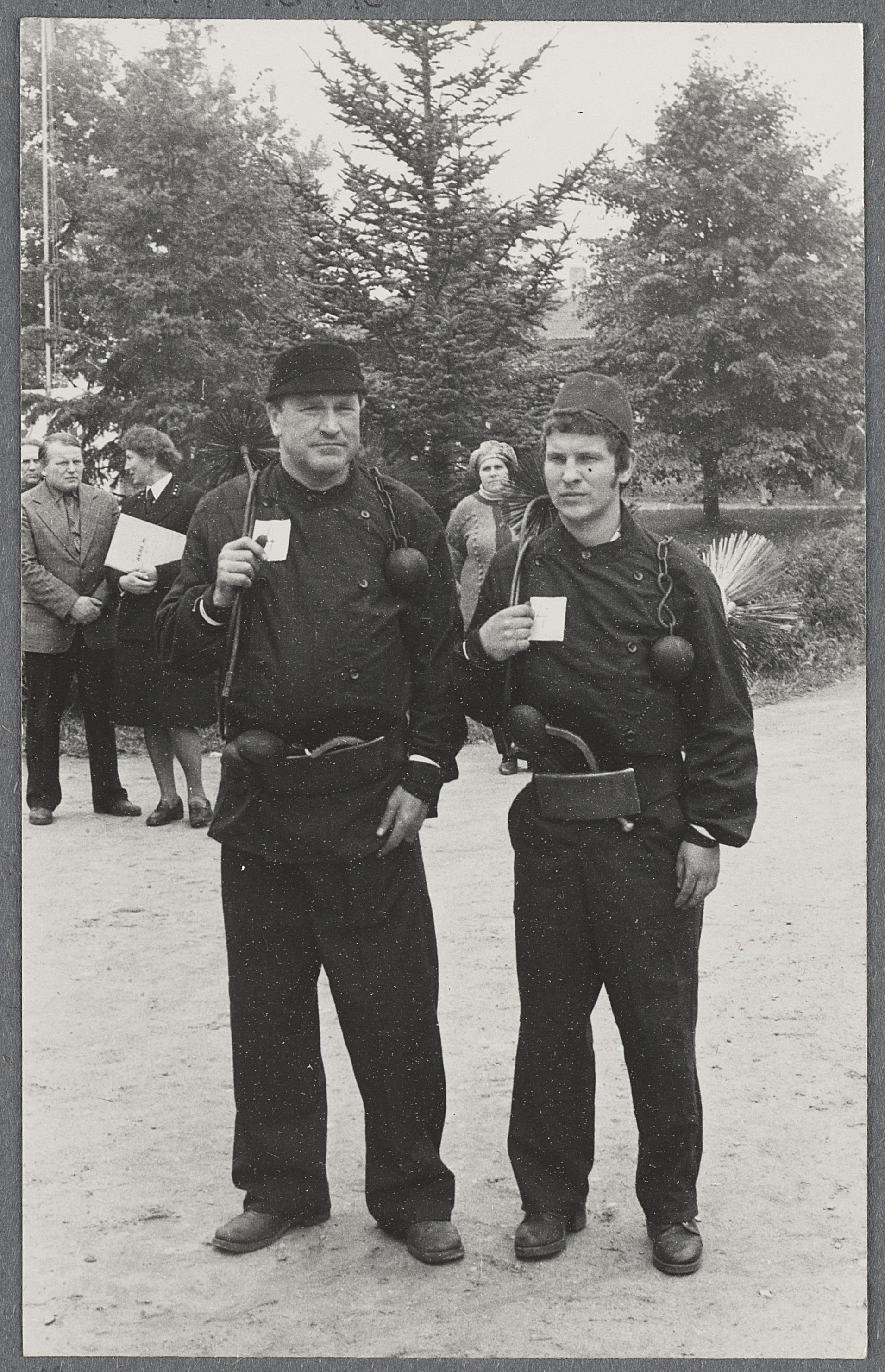 K.Teesalu ja O.Kaarna I korstnapühkijate kutsemeisterlikkuse võistlusel, 1981.a.