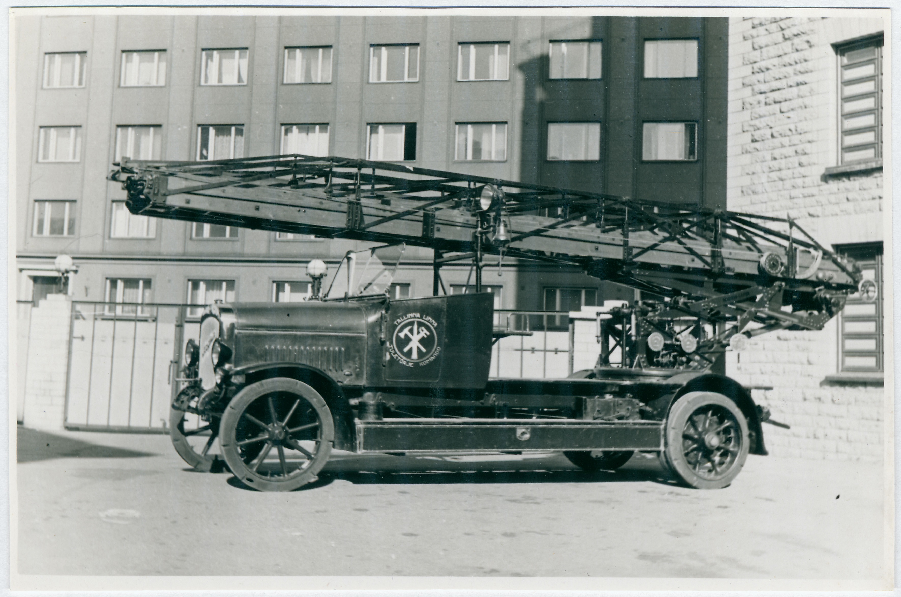 Tallinna Kutselise Tuletõrje I komando autoredel Magirus.