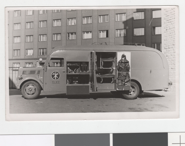 Tallinna Kutselise Tuletõrje õhu- ja gaasikaitse auto Opel.