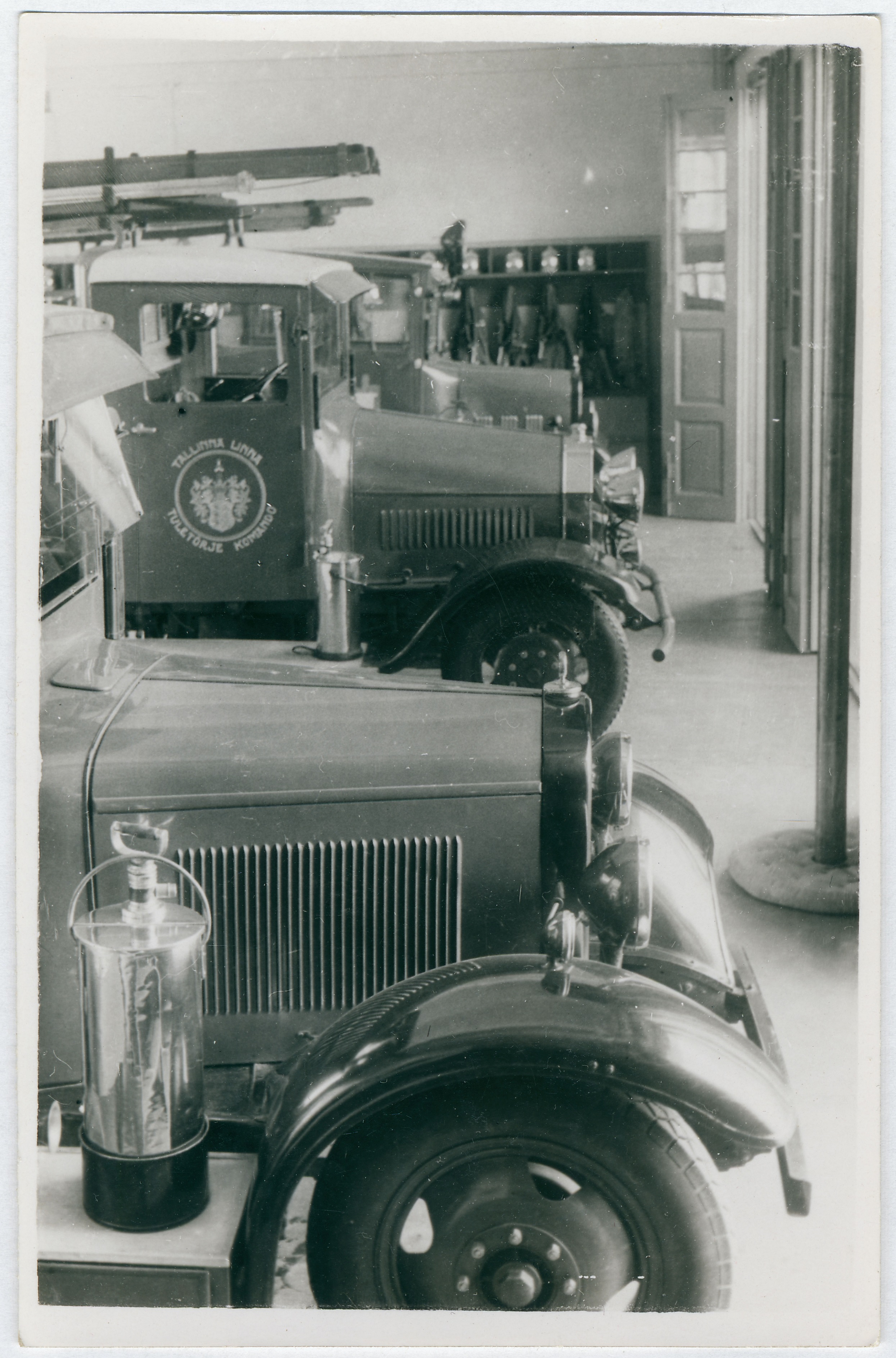 Tallinna Kutselise Tuletõrje II komando garaaži sisevaade.