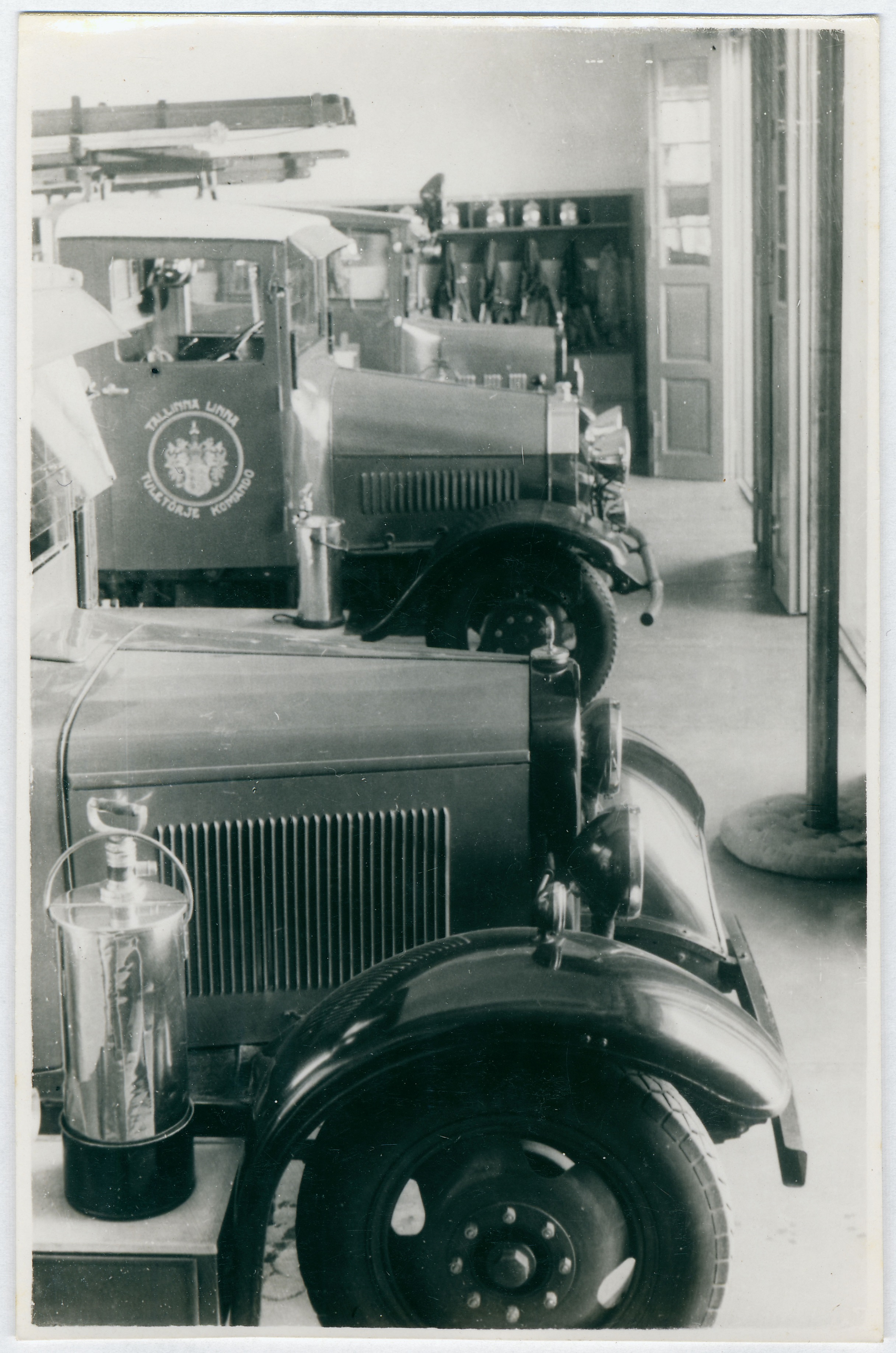 Tallinna Kutselise Tuletõrje II komando garaaži sisevaade.