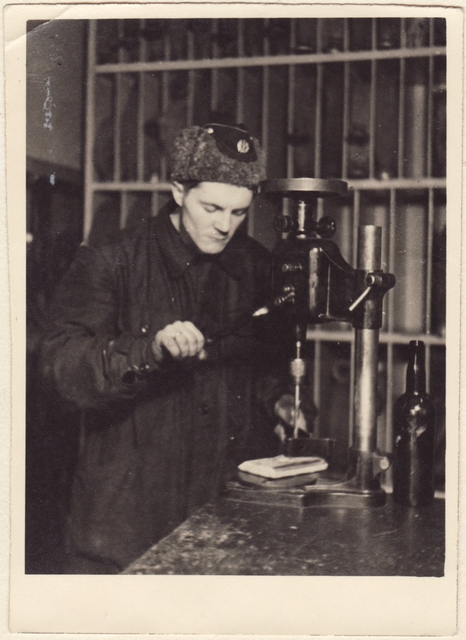 Tallinna Kutselise Tuletõrje II komando tuletõrjuja Vello Tähe töökojas