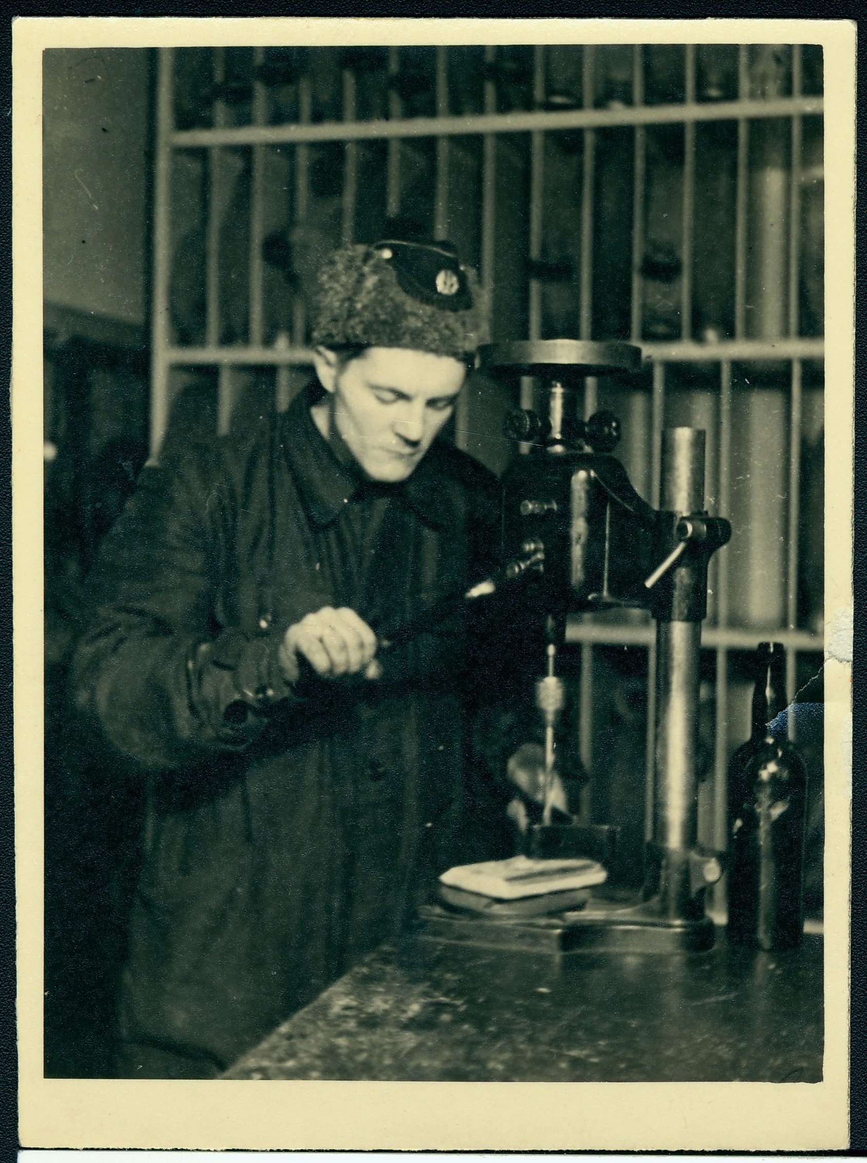 Tallinna Kutselise Tuletõrje II komando tuletõrjuja Vello Tähe töökojas