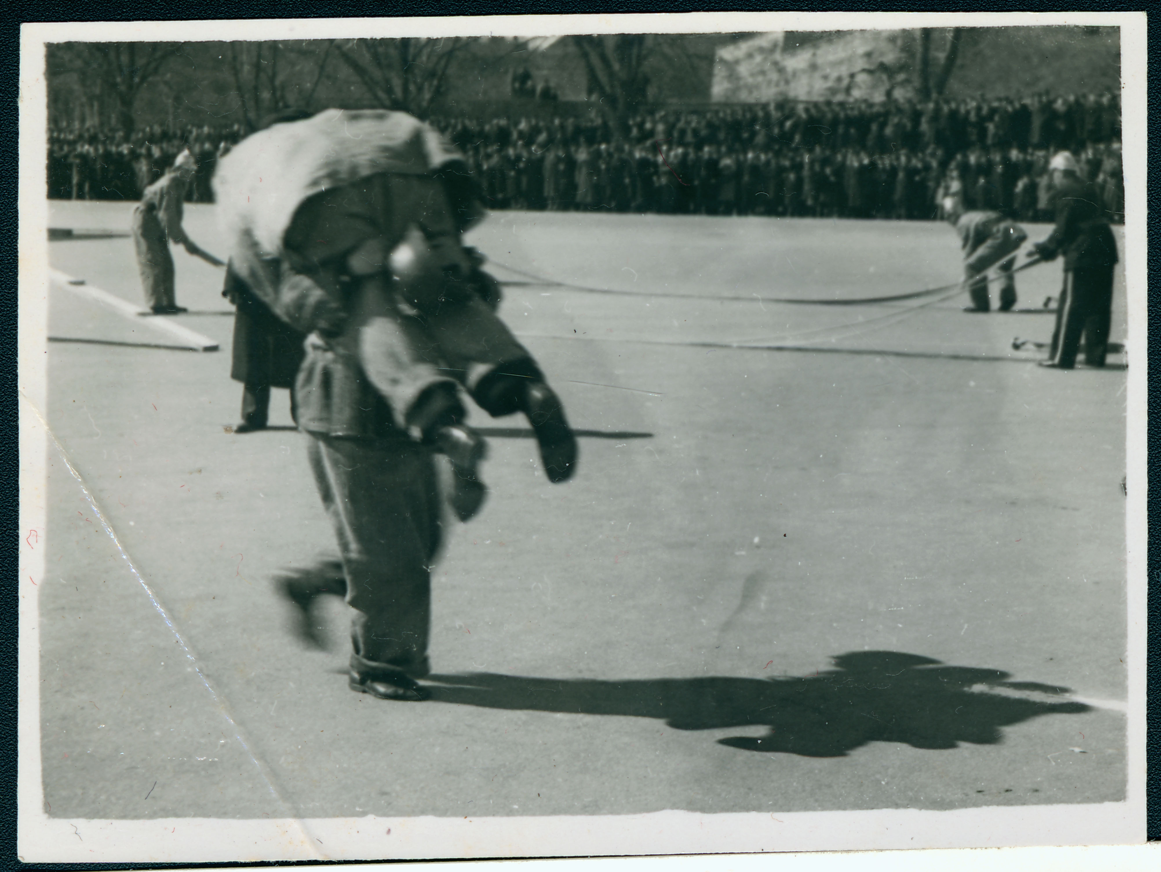 Tuletõrjevõistlused Võidu väljakul - inimese päästmine.