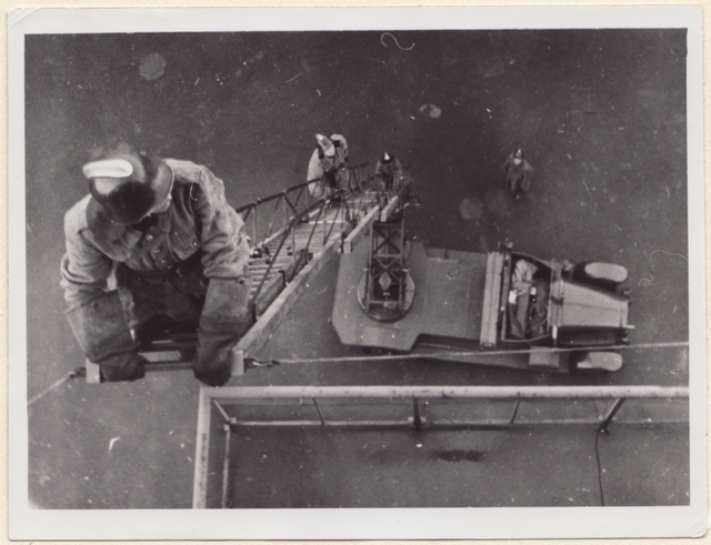 Tuletõrjuja autoredeli tipus.