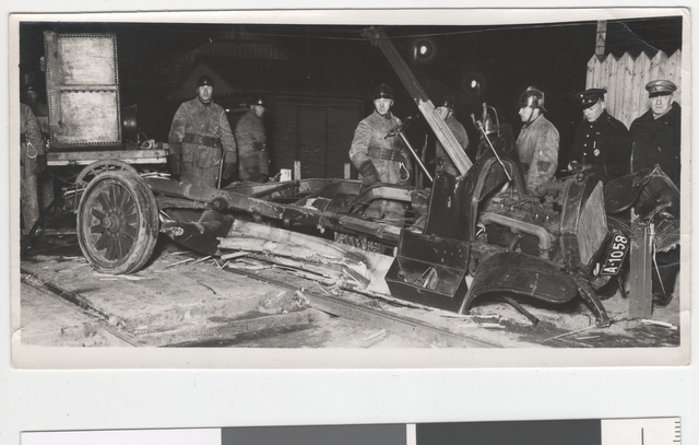 Rongi ette jäänud  tuletõrjeauto.