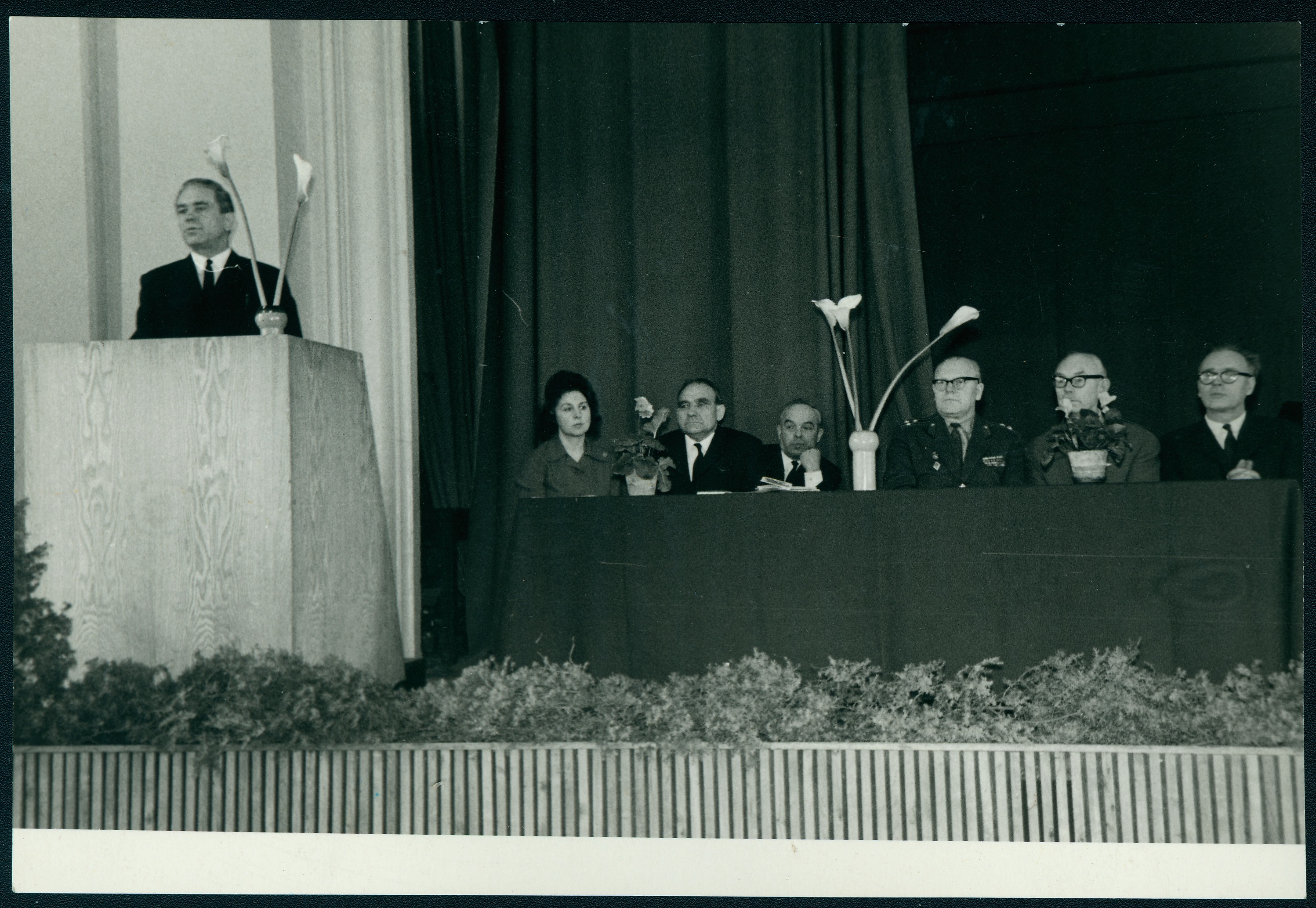 Tallinna Ehitus- ja Mehaanikatehnikumi juures töötanud tuletõrjetehnika kaugõppe osakonnna I lennu lõpetajatele diplomite kätteandmise tseremoonia