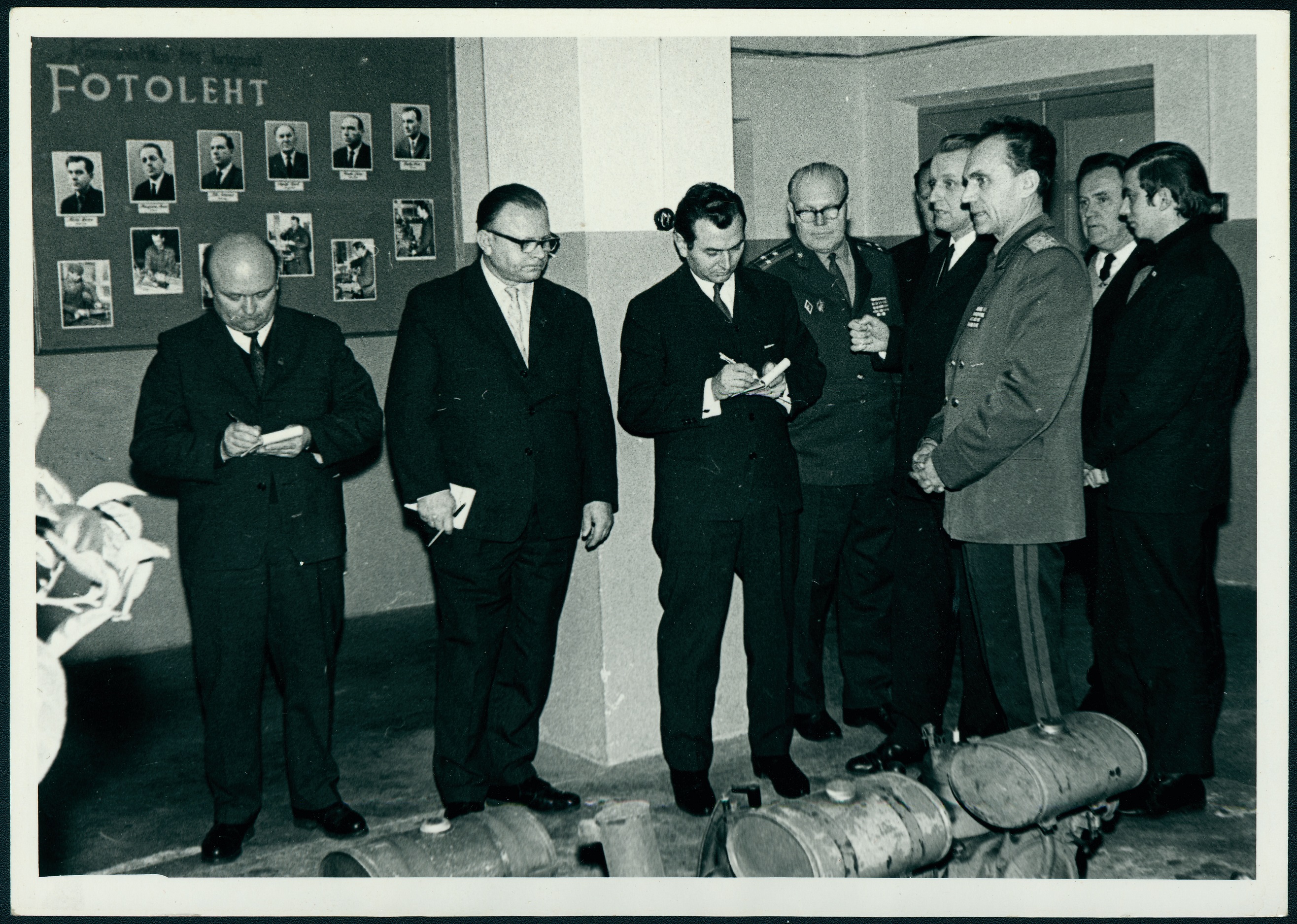 Tšehhoslovakkia tuletõrjejuhtide delegatsioon Tallinna TÜ töökojas.