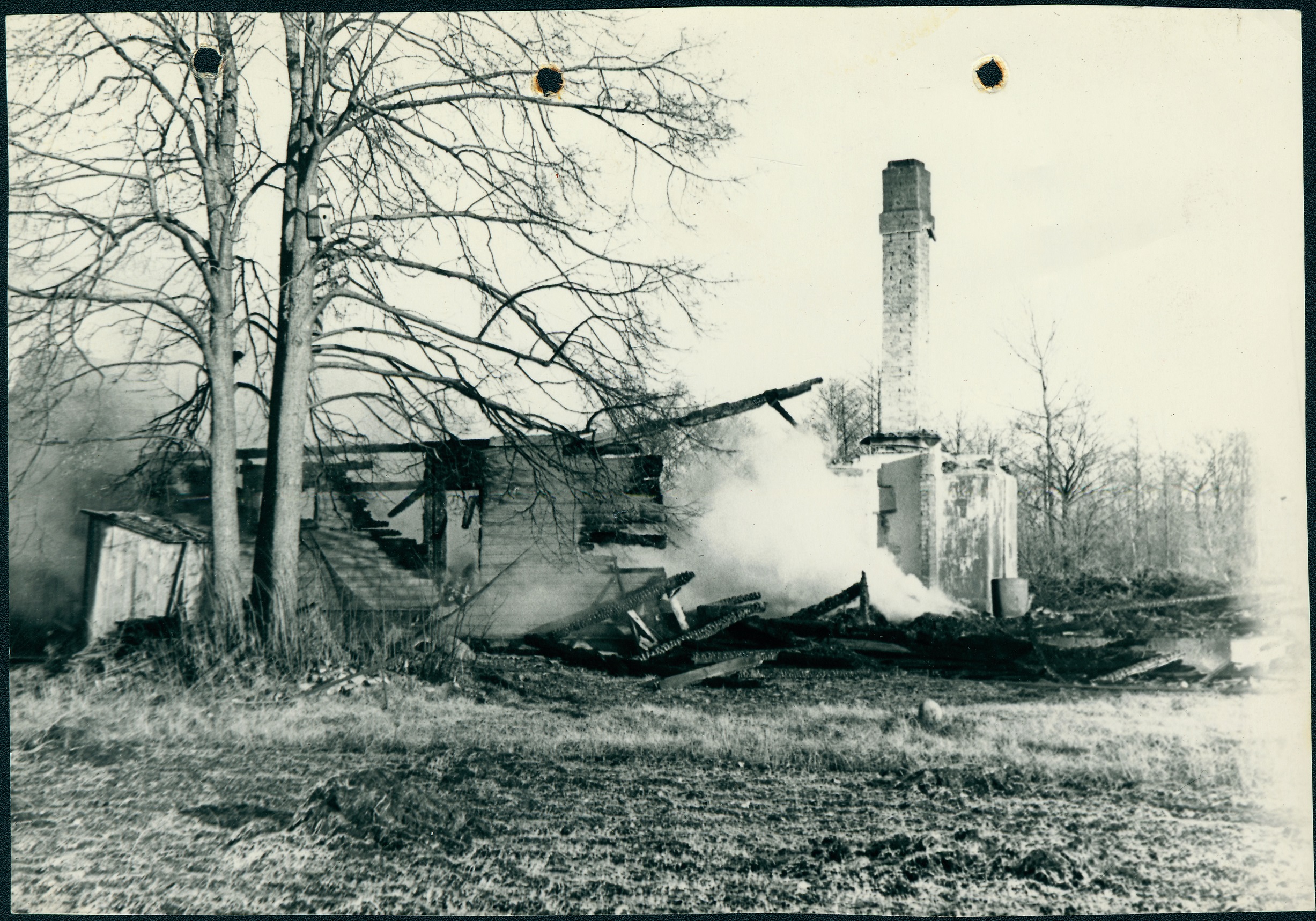 Põlenud hoone varemed