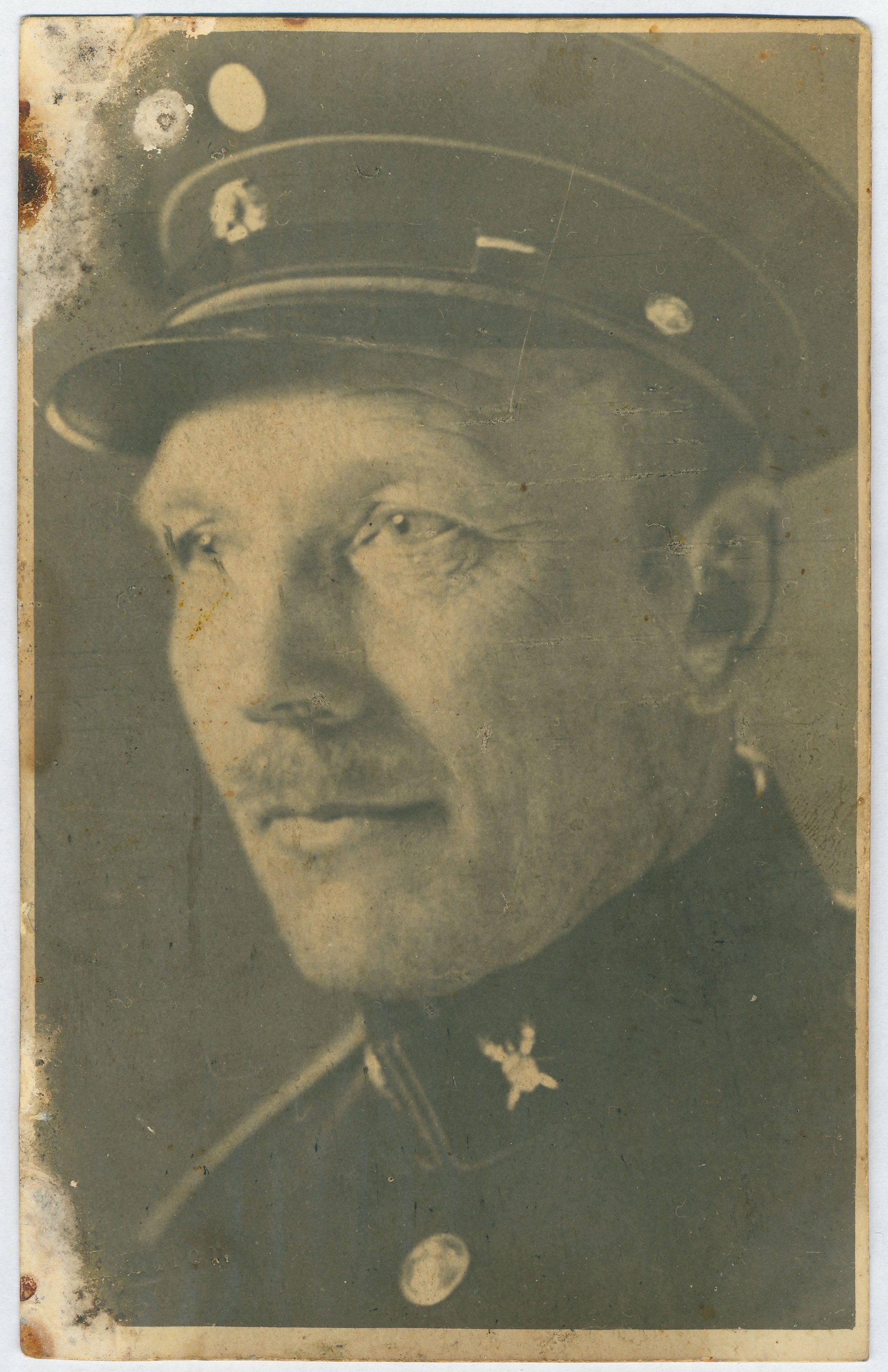 Kutselise tuletõrje vormis meesterahvas