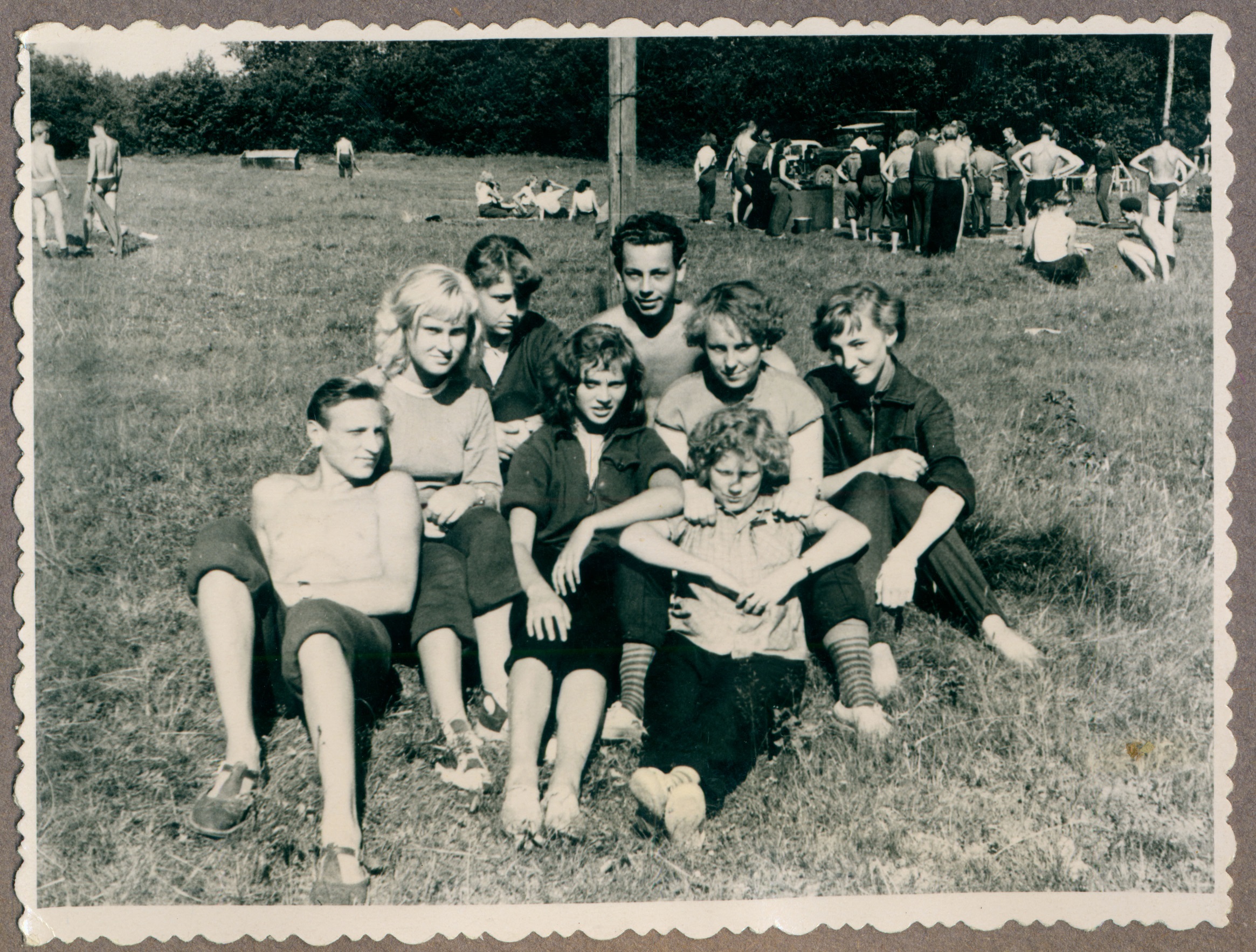 Tallinna Keskrajooni II naissalga tütarlapsed õppelaagris