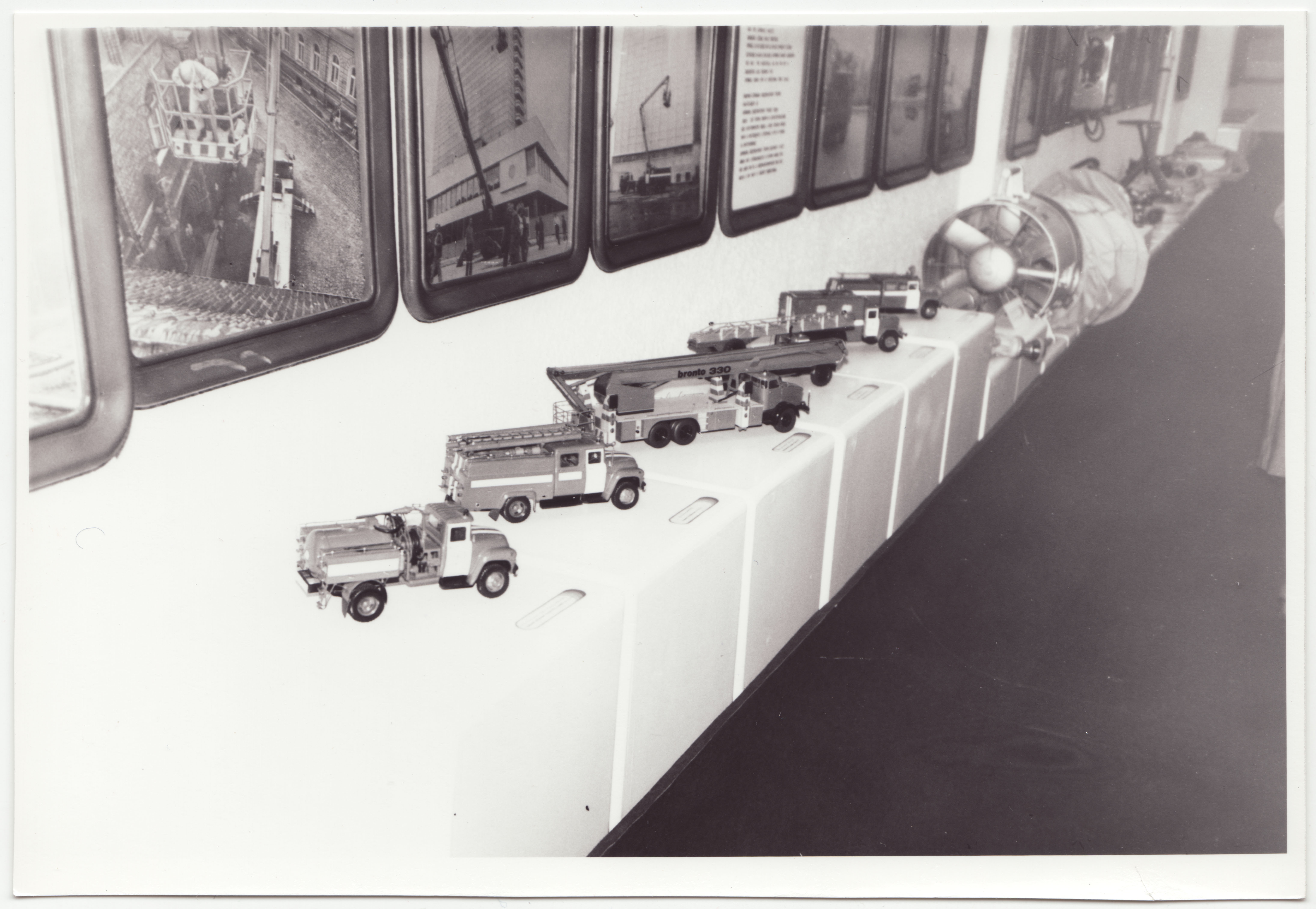 Läti tuletõrjemuuseumis: tuletõrjeautode maketid, 1981.a.