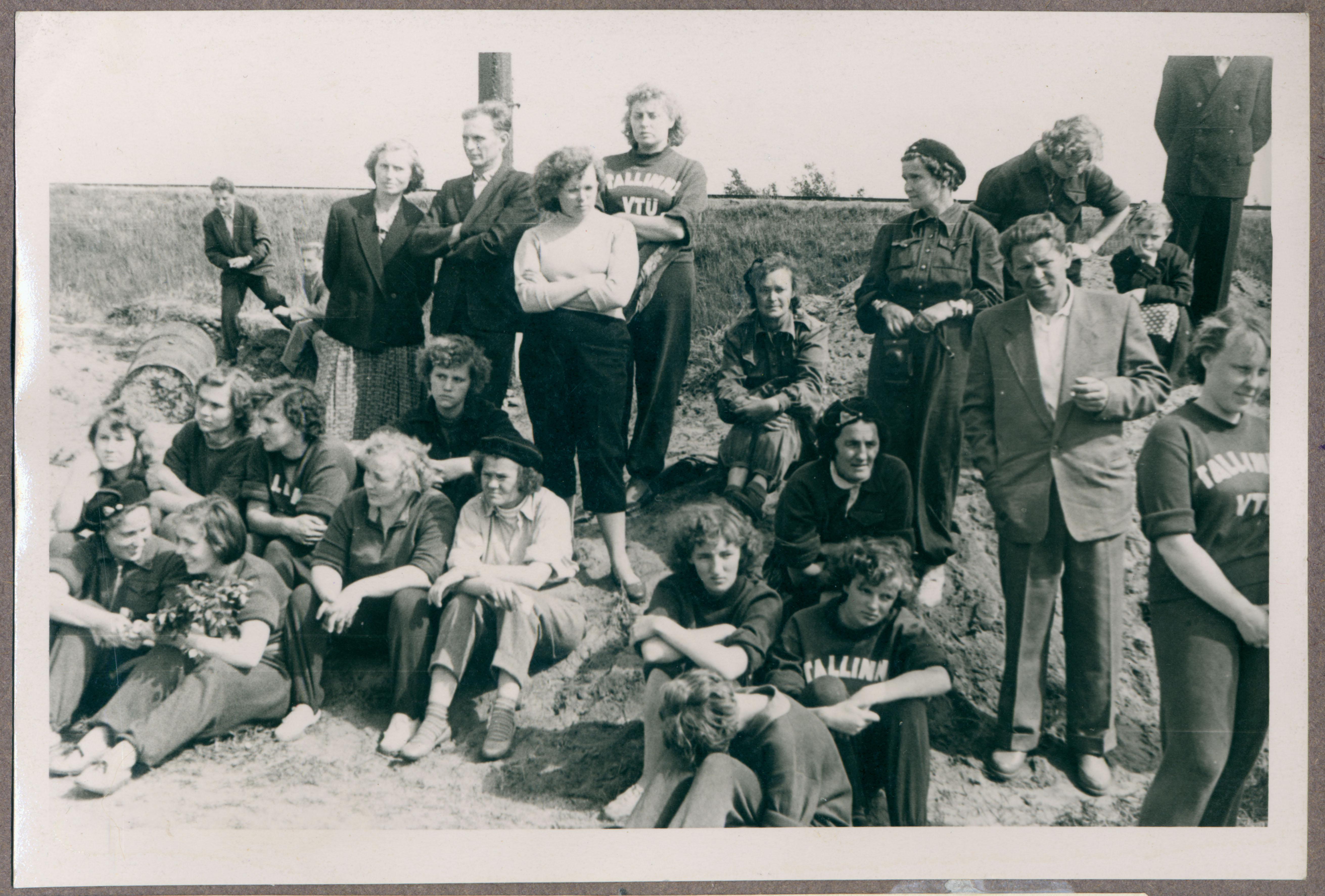 Naissalga liikmed võistlusi jälgimas