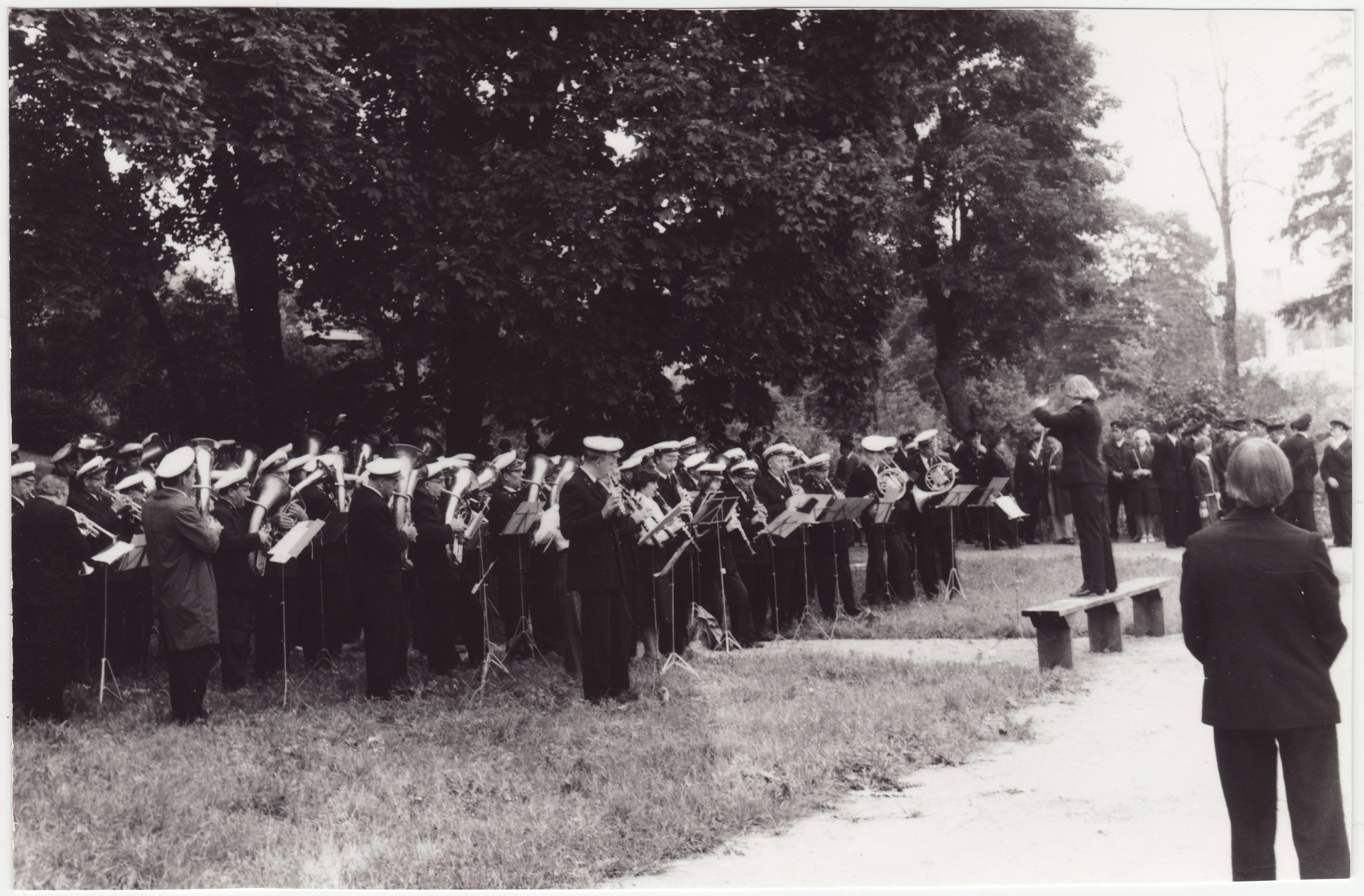 Rakvere VTÜ 100.a. tähistamine: orkestri kokkumäng enne pidulikule rongkäigule asumist, 1977.a.