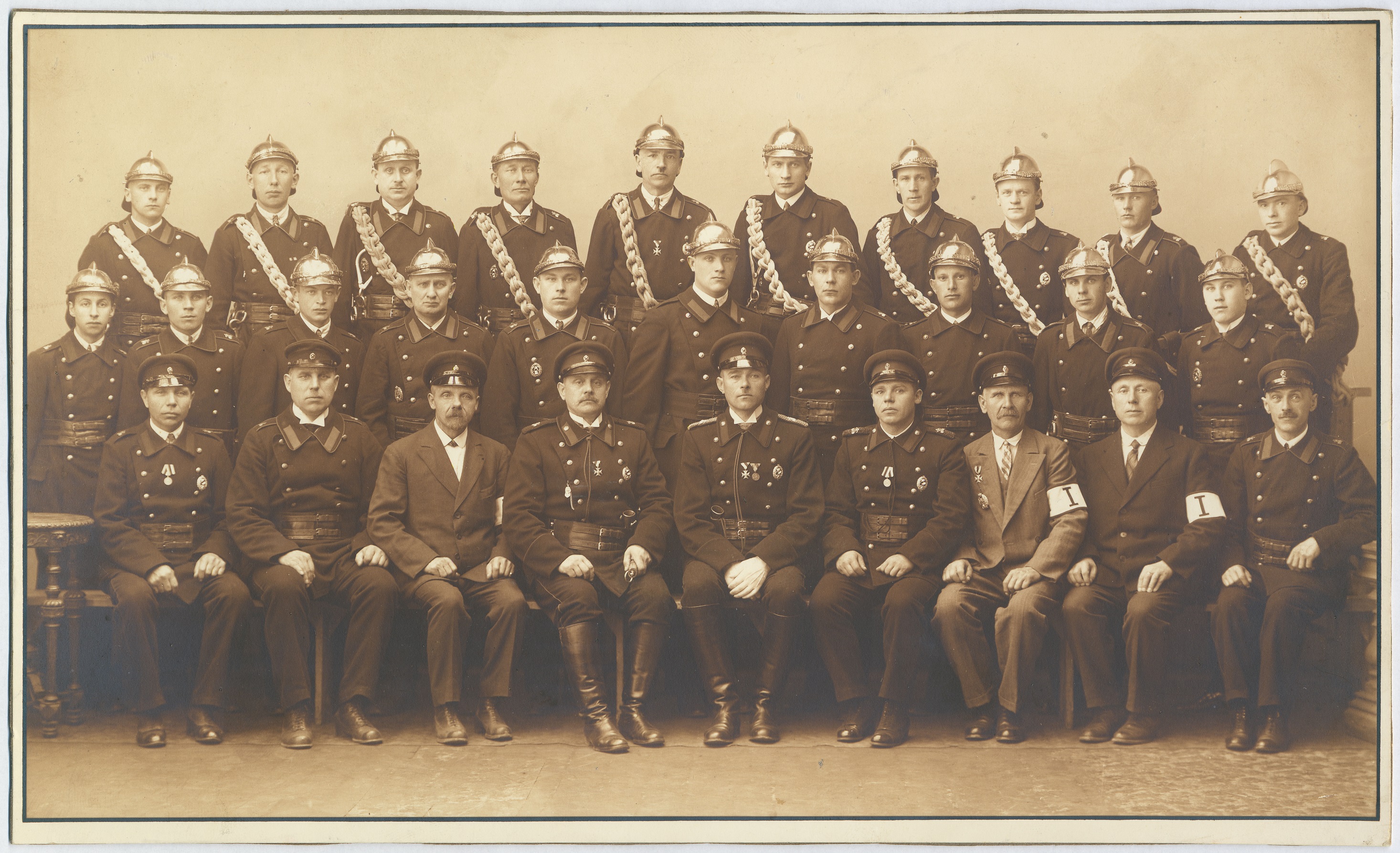 Tallinna VTÜ liikmed vormirõivais ja kiivrites