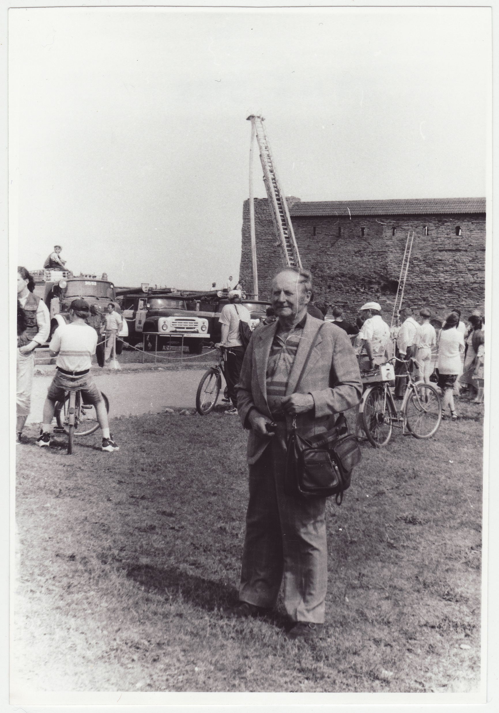 Narva Tuletõrjeühingu 125. aastapäeva tähistamine: Eesti Tuletõrjemuuseumi direktor K.Tiiksaar, 1997.a.