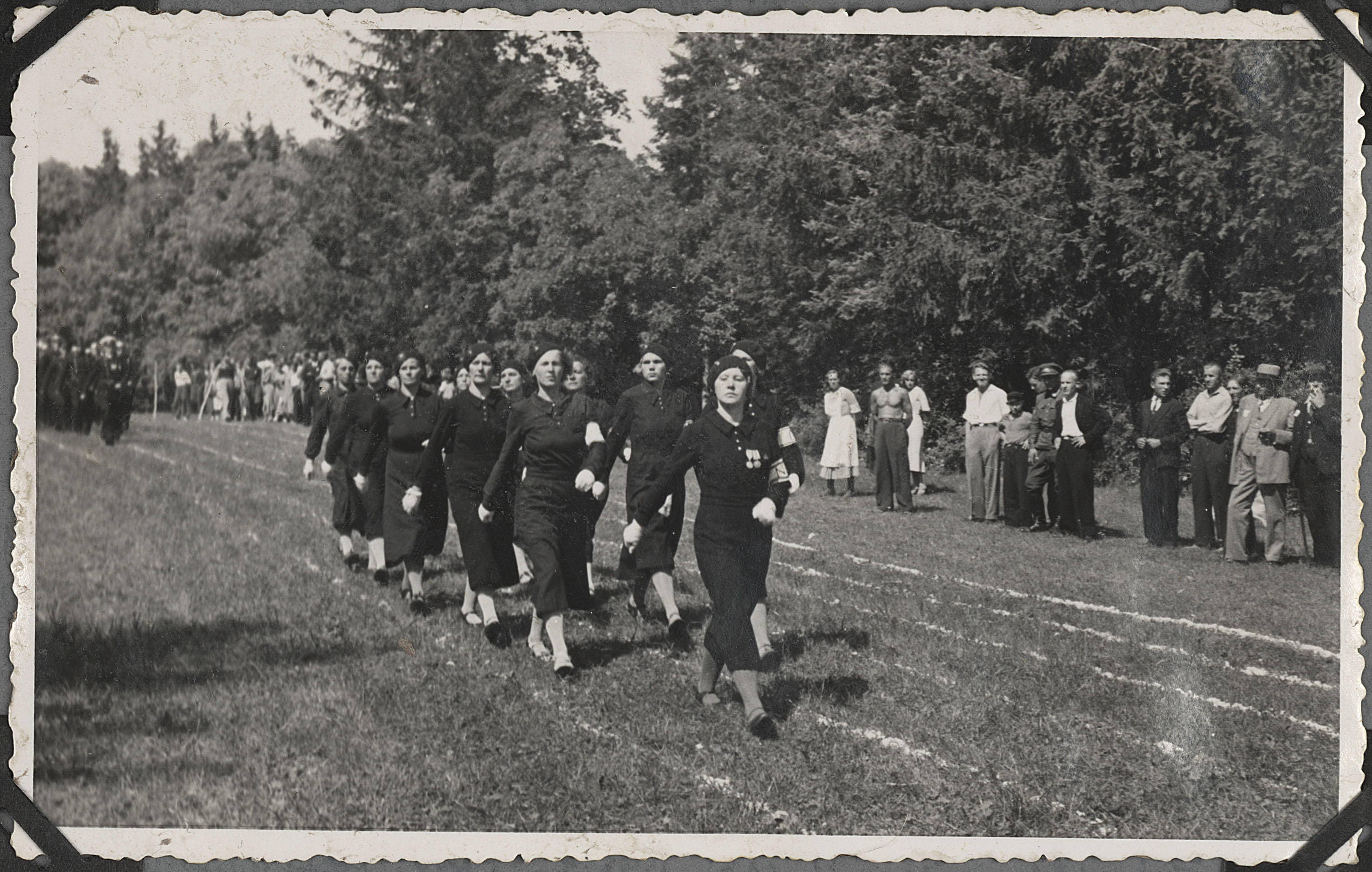 Nõmme VTÜ naised rivivõistlusel, 1936.a.