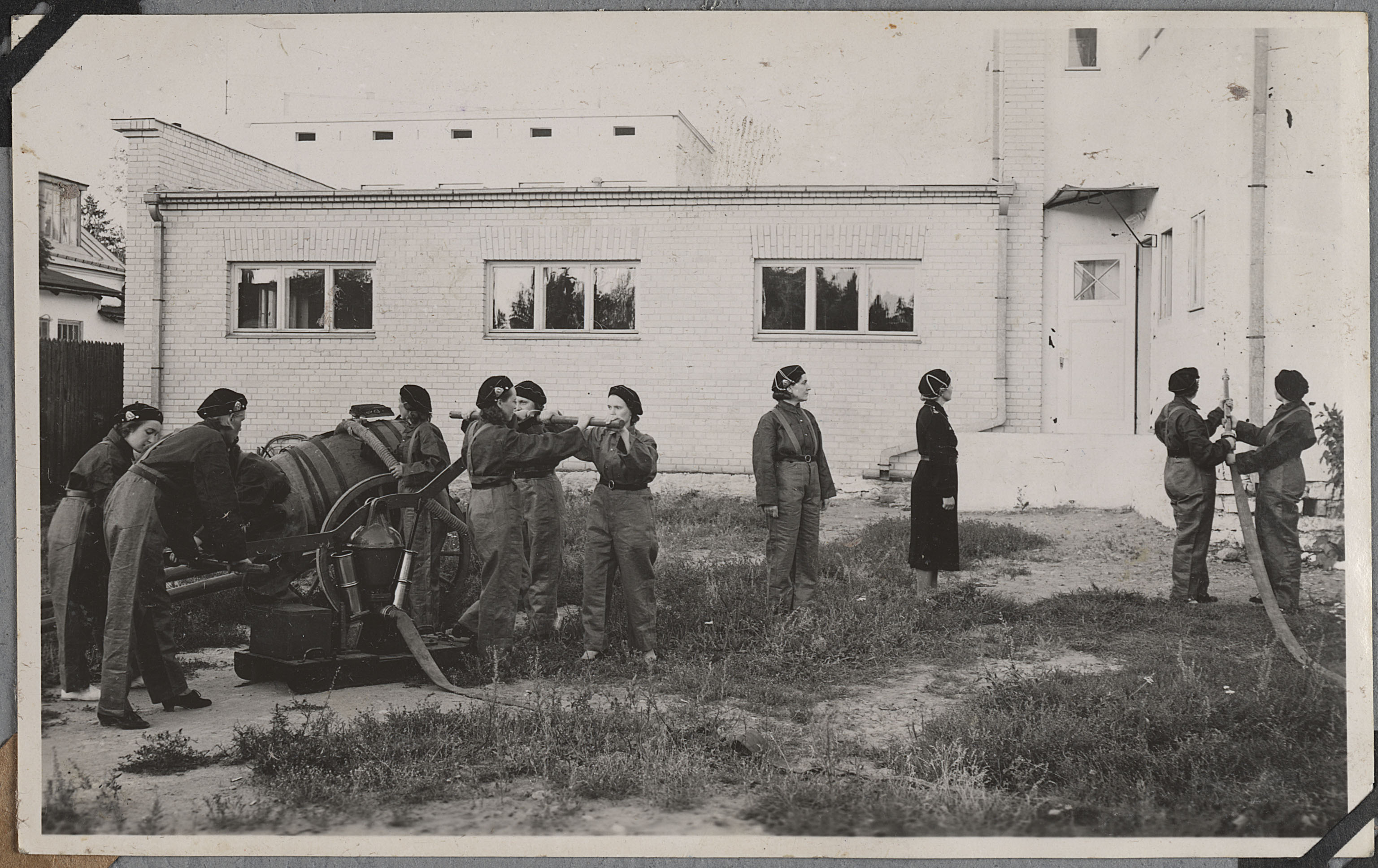 Nõmme divisjoni IV kompanii käsipritsi õppustel, 1939.a.