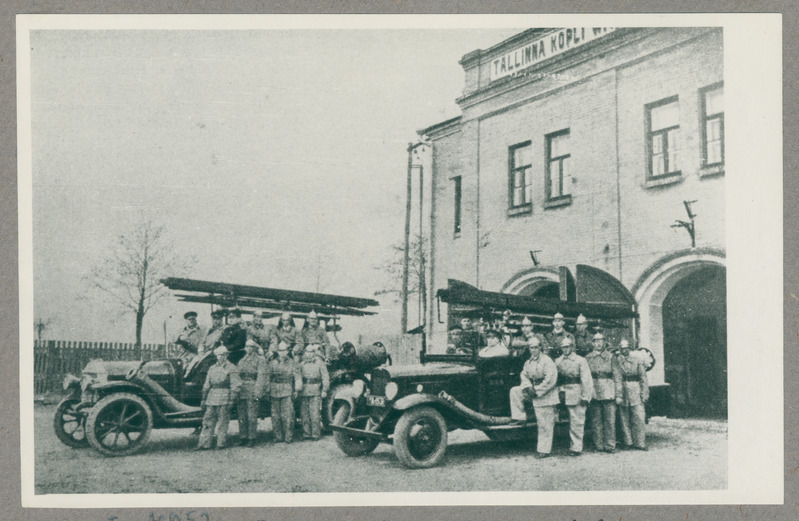 Tallinna Kopli VTÜ pritsiautod koos meeskondadega